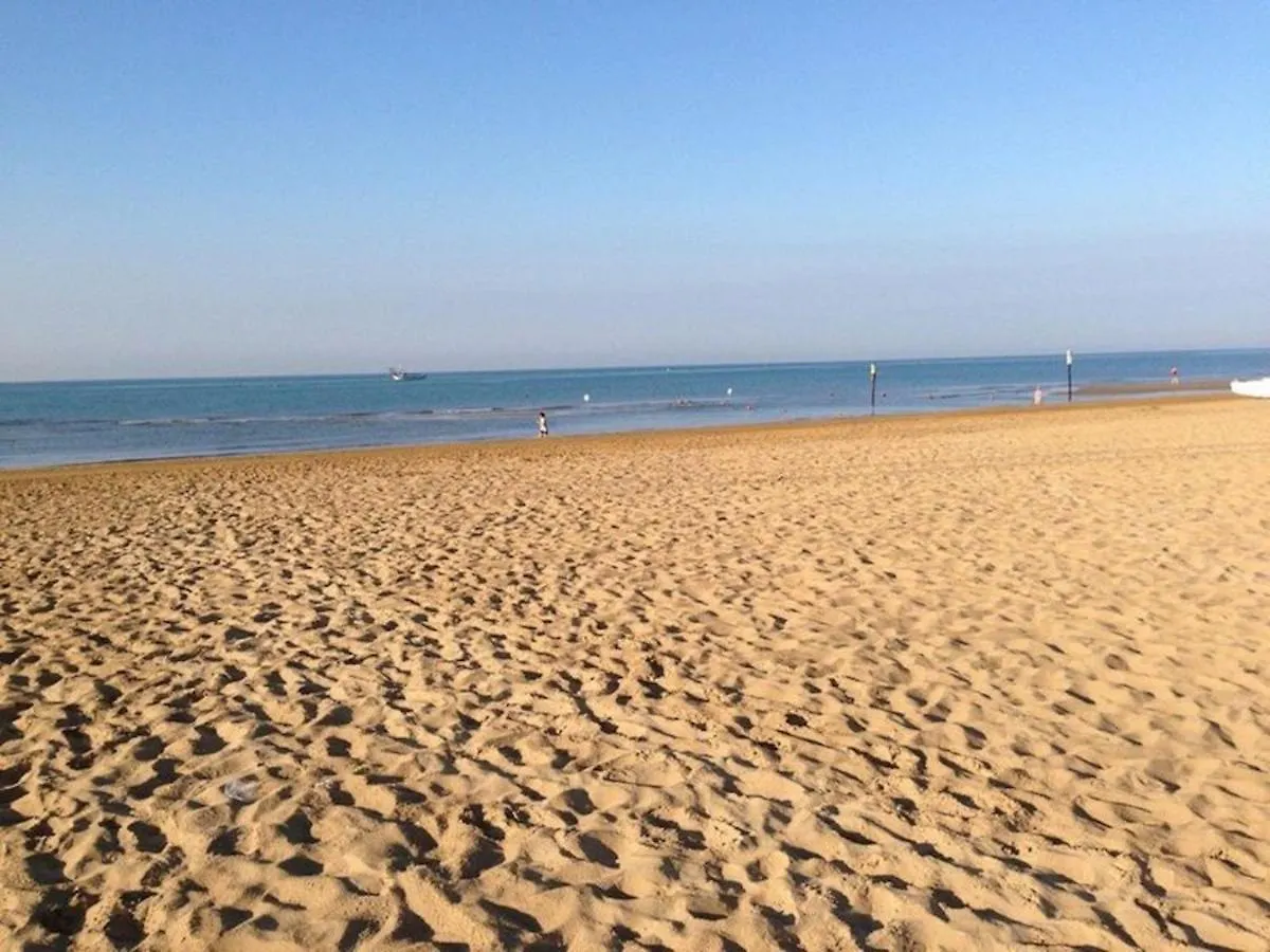 Modern Apartment Close To The Beach - Beahost Bibione 0*,  Italy